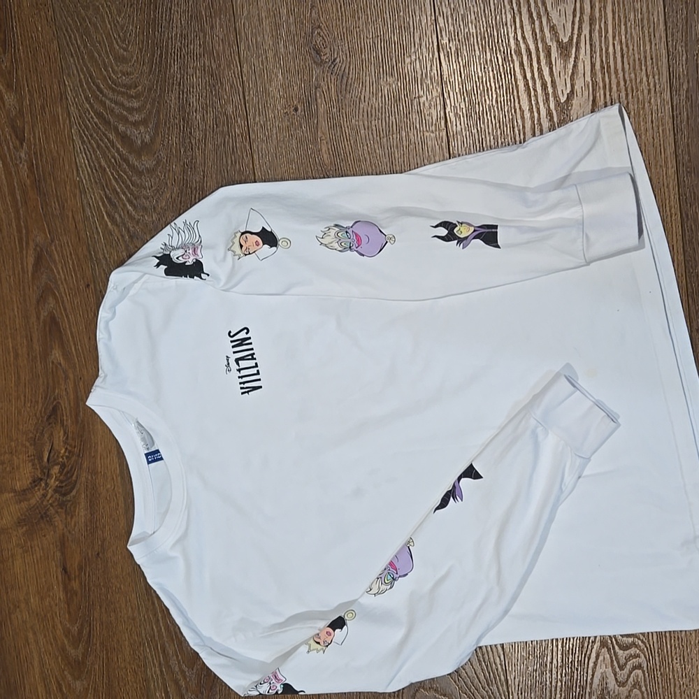 DIVIDED H&M DISNEY VILLAINS LONG SLEEVE TSHIRT.   #6711